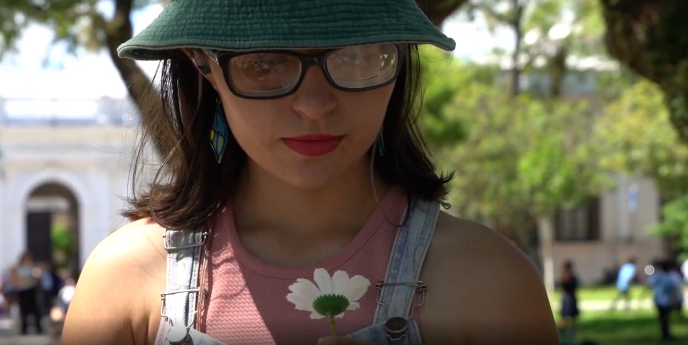 Un spot con mirada joven para los 50 años: memoria en movimiento por las calles de Corrientes