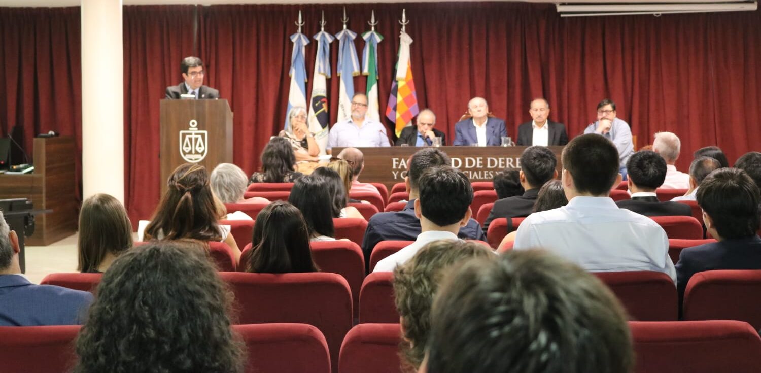 Masiva participación en el Conversatorio por los Juicios de Lesa Humanidad en Corrientes en la Facultad de Derecho.