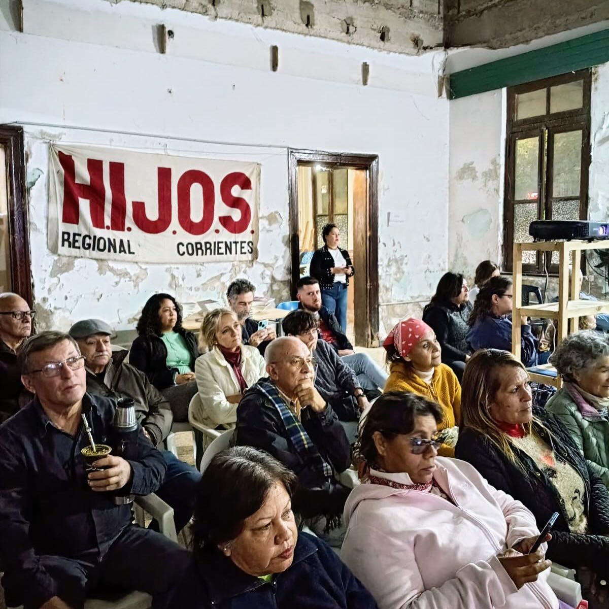 Una sala colmada de memoria acompañó la presentación del libro por los 30 años de H.I.J.O.S.